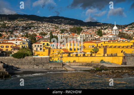 Festung Forte de Sao Tiago und die Kirche Igreja do Socorro, Funchal, Madeira, Portugal, Europa |  fortress  Forte de Sao Tiago and the church Igreja  Stock Photo