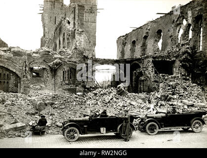 D. W. Griffith's 'Hearts Of The World.' Ruins of the Cloth Hall of Ypres, Belgium ca. 1917-1918 Stock Photo