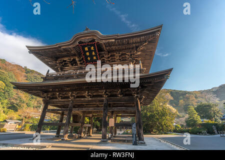 Kamakura, Kanagawa Prefecture, Japan - November 22, 2017: Sanmon main gate of Kencho-ji temple Rinzai Zen School of buddhism and oldest Zen training m Stock Photo