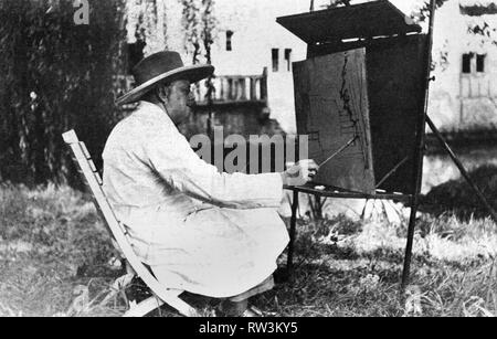 Winston Churchill painting in Normandy, France after visiting the Maginot Line defences as guest of the French Army.22nd August 1939 Stock Photo