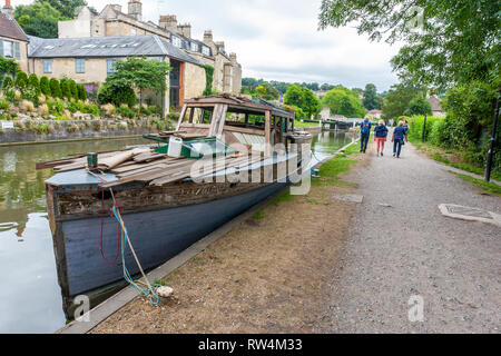 An on-going restoration project moored on the Kennet & Avon Canal in Bath, N.E. Somerset, England, UK Stock Photo