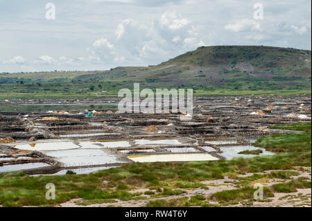 Salt mining at Katwe Crater Lake, Queen Elizabeth NP, Uganda Stock Photo