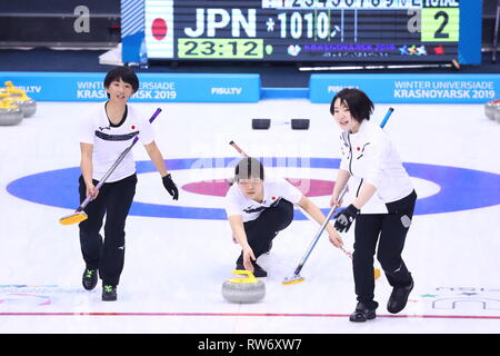 L R Mayu Sugahara Sakiko Suzuki Jpn February 28 19 Welcome Ceremony For The Japanese Delegation During 29th Winter Universiade Krasnoyarsk 19 At Athlete S Village Krasnoyarsk Russia Credit Naoki Nishimura Aflo Sport Alamy Live