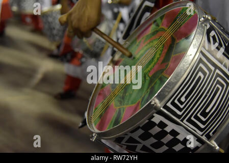 Rio de Janeiro, Brazil. 04th Mar, 2019. Mangueira parade at the Carnival Rio 2019 - Mangueira samba school parade during the presentation of the samba schools of the Special group at the Sambodromo of the Marques de Sapucai in Rio 2019 Carnival. Photo: Thiago Ribeiro / AGIF Credit: AGIF/Alamy Live News Stock Photo