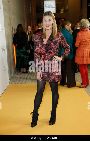 alina merkau strumpfhose