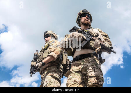 United States Army rangers with assault rifles Stock Photo - Alamy