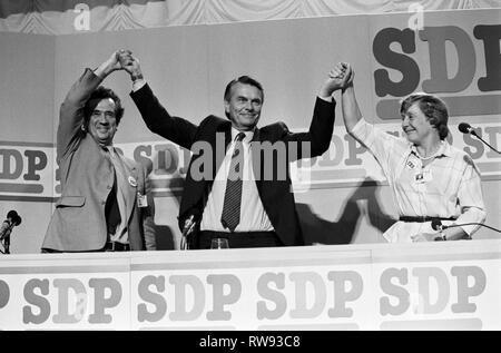 Bill Rodgers, Dr David Owen (centre) and Shirley Williams on the platform at the end of the SDP conference in Torquay. Stock Photo