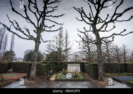 The grave of Gabreille “Coco” Chanel in the  Cimetière du Bois-de-Vaux cemetary in Lausanne, Vaud, Switzerland with five stone lions on the headstone Stock Photo