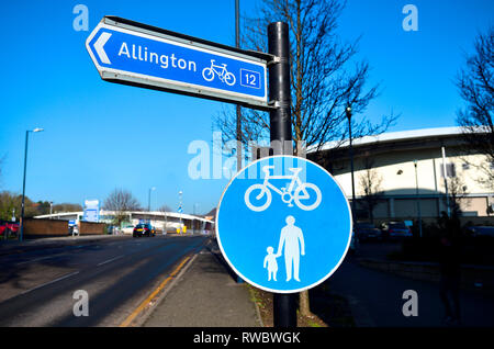 Maidstone, Kent, England, UK. Roadsigns - cycle path and pedestrians - cycle route to Allington Stock Photo