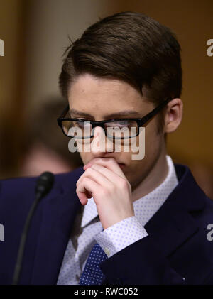 Washington, District of Columbia, USA. 5th Mar, 2019. Ethan Lindenberger, an 18 year-old student from Norwalk High School, Norwalk, Ohio, who questioned his parents' anti-vaccine stances and eventually got himself inoculated, testifies during the United States Senate Committee on Health, Education, Labor and Pensions Committee hearing on ''Vaccines Save Lives: What Is Driving Preventable Disease Outbreaks?'' on Capitol Hill in Washington, DC on Tuesday, March 5, 2018 Credit: Ron Sachs/CNP/ZUMA Wire/Alamy Live News Stock Photo