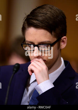 Washington, United States Of America. 05th Mar, 2019. Ethan Lindenberger, an 18 year-old student from Norwalk High School, Norwalk, Ohio, who questioned his parents' anti-vaccine stances and eventually got himself inoculated, testifies during the United States Senate Committee on Health, Education, Labor and Pensions Committee hearing on 'Vaccines Save Lives: What Is Driving Preventable Disease Outbreaks?' on Capitol Hill in Washington, DC on Tuesday, March 5, 2018. Credit: Ron Sachs/CNP | usage worldwide Credit: dpa/Alamy Live News Stock Photo