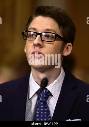 Washington, District of Columbia, USA. 5th Mar, 2019. ETHAN LINDENBERGER, an 18 year-old student from Norwalk High School, Norwalk, Ohio, who questioned his parents' anti-vaccine stances and eventually got himself inoculated, testifies during the United States Senate Committee on Health, Education, Labor and Pensions Committee hearing. The hearing was titled 'Vaccines Save Lives: What Is Driving Preventable Disease Outbreaks?' on Capitol Hill. Credit: Ron Sachs/CNP/ZUMA Wire/Alamy Live News Stock Photo