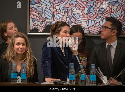 Sotheby’s, New Bond Street, London, UK. 5 March, 2019. Sothebys staff take phone bids during the Contemporary Art Evening auction. Credit: Malcolm Park/Alamy Live News. Stock Photo