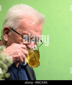 Biberach, Germany. 06th Mar, 2019. Winfried Kretschmann, Minister President of the state of Baden-Wuerttemberg, of the Alliance 90/The Greens drinks from a glass during the political Ash Wednesday of Alliance 90/The Greens. Credit: Stefan Puchner/dpa/Alamy Live News Stock Photo