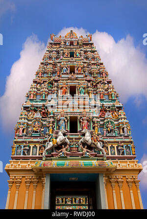 Sri Mariamman temple Dhevasthanam, featuring the ornate 'Raja Gopuram' tower in the style of South Indian temples. Kuala Lumpur, Malaysia Stock Photo
