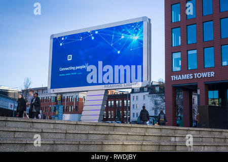 'Reading Lights', the new giant  illuminated LED billboard outside Reading Station, Berkshire, here advertising the Austin Fraser recruitment agency. Stock Photo