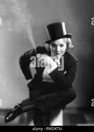 MARLENE DIETRICH, MOROCCO, 1930 Stock Photo