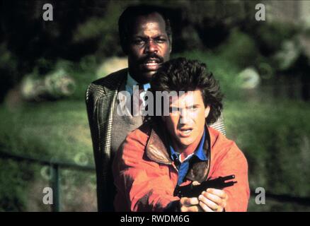 GLOVER,GIBSON, LETHAL WEAPON, 1987 Stock Photo