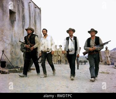 OATES,JOHNSON,HOLDEN,BORGNINE, THE WILD BUNCH, 1969 Stock Photo