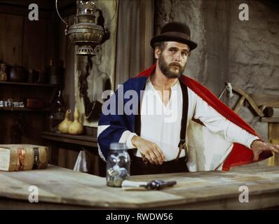 PAUL NEWMAN, THE LIFE AND TIMES OF JUDGE ROY BEAN, 1972 Stock Photo