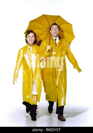 REYNOLDS,KELLY, SINGIN' IN THE RAIN, 1952 Stock Photo