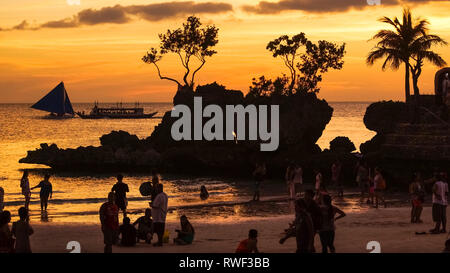 Tourist Crowds at Willy's rock - Sunset on White Beach, Boracay, Panay - Philippines Stock Photo