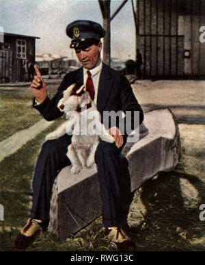 Plueschow, Gunther, 8.2.1886 - 28.1.1931, German aviator, full length, with dog, 1920s, coloured photograph, cigarette card, series "Die Nachkriegszeit", 1935, Additional-Rights-Clearance-Info-Not-Available Stock Photo