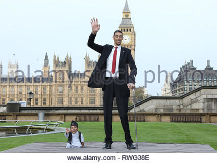 Sultan Kosen, the worlds tallest man, attends a photocall to launch ...