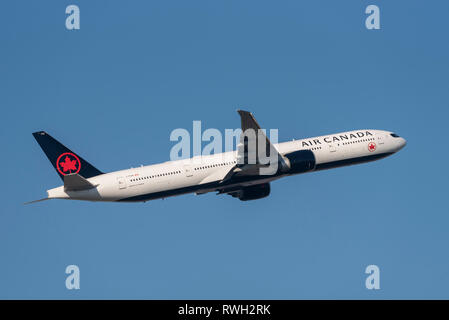 Air Canada Boeing 777 jet plane airliner C-FIVW taking off ...