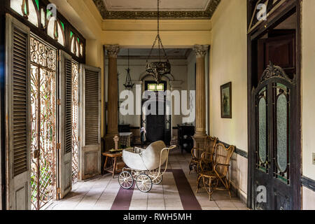 Vedado, Havana, Cuba. 16th June, 2017. An old vintage perambulator in a colonial home in Vedado Cuba. Stock Photo