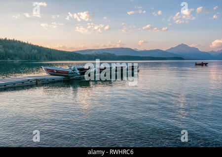 Boats on the jetty during a quiet evening at the lakeside in Apgar on Lake McDonald in Glacier National Park, Montana, USA Stock Photo