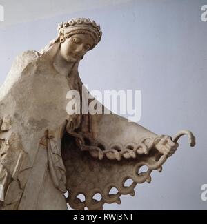Estatua de Atenea del frontón con la Gigantomaquia que adornaba el llamado templo antiguo que se construyó en la Acrópolis de Atenas (525 A.C.). Museo Nacional de Atenas. Stock Photo