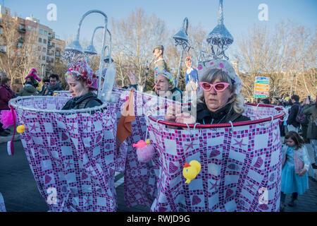 Madrid, Spain. 06th Mar, 2019. The origins of the Alegre Confraternity of the Burial of the Sardine could go back to the reign of Carlos III, because according to the popular tradition to the Madrid of the time arrived a game of rotten fish to the markets, causing the consequent stench in all the city. To address this problem, the king issued an edict ordering the burial of said fish on the banks of the Manzanares River. Credit: Alberto Sibaja Ramírez/Alamy Live News Stock Photo