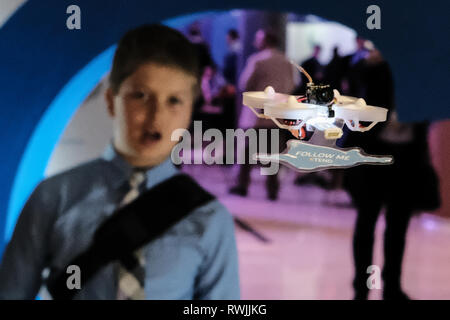 Jerusalem, Israel. 7th March, 2019. Visitors are amused by a small drone demonstrating the ease of drone piloting by XTEND at OurCrowd 2019.  OurCrowd, a global investment platform and Israel’s leading venture investor summit, considered the largest technology showcase in Israel, opened at the International Convention Center in Jerusalem featuring over 170 startups with 17,000 registered attendees. Credit: Nir Alon/Alamy Live News Stock Photo