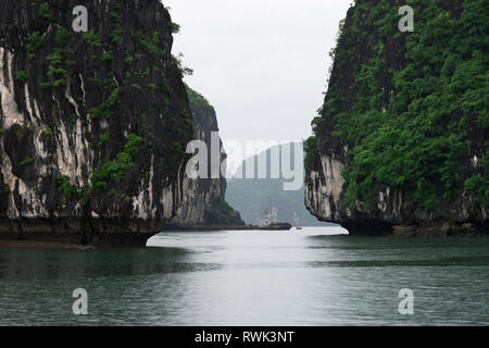 Halong bay Karst landforms in the sea, UNESCO World Heritage Site Travel in Vietnam Stock Photo