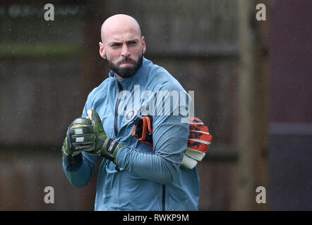 Chelsea goalkeeper Willy Caballero during the training session at Cobham Training Ground, London. Stock Photo