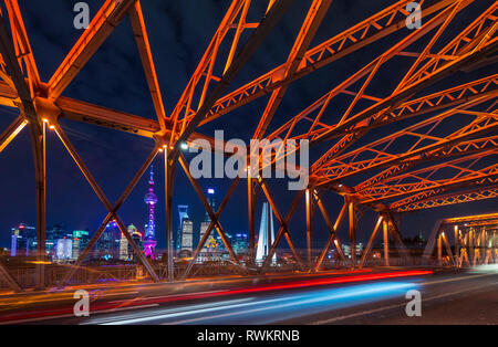 Waibaidu Bridge and Pudong skyline at night, Shanghai, China Stock Photo