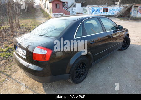 Audi A4 B6 sedan 01 23 2012 Foto stock - Alamy