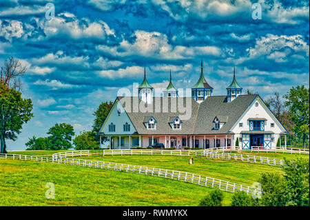 kentucky mansions with horses