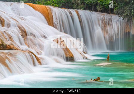 Long exposure photograph of the flowing turquoise waters of the Agua Azul cascades and waterfalls near the city of Palenque, Chiapas, Mexico. Stock Photo