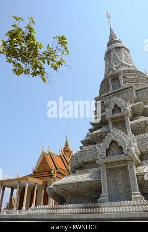 Stupa of King Norodom Suramarit and silver pagoda in the Royal Palace, Phnom Penh, Cambodia Stock Photo
