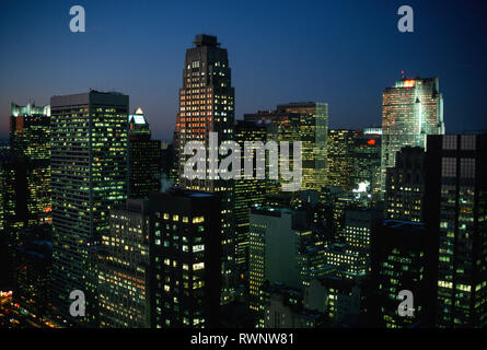 1990s Dusk Manhattan Skyline, New York, USA Stock Photo