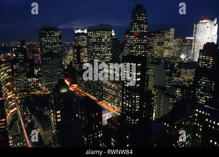 1990s Dusk Manhattan Skyline, New York, USA Stock Photo