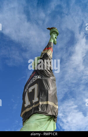 Massive Golden Knights jersey draped over Statue of Liberty at New York-New  York