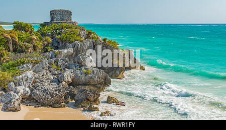 Panorama of the God of Winds temple in the Mayan archaeology complex of Tulum by the Caribbean Sea, Quintana Roo state, Yucatan Peninsula, Mexico. Stock Photo