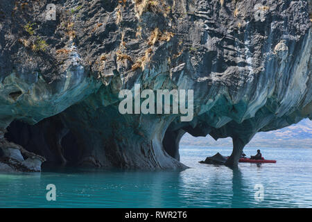 Kayaker exploring the surreal Marble Caves (Capilla de Mármol), Rio Tranquilo, Aysen, Patagonia, Chile Stock Photo