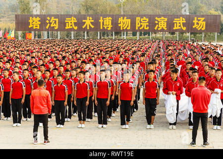 Dengfeng, China - October 17, 2018: Children kung fu fighting school at the Shaolin Monastery Shaolin Temple , a Zen Buddhist temple. UNESCO World Her Stock Photo
