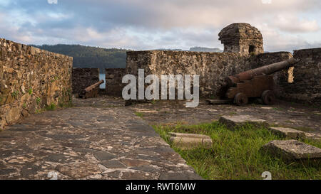 Cannons and merlons of the fortress Castillo de la Concepción in Cedeira, Rías Altas, La Coruña, Spain Stock Photo