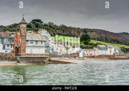 A coastal scene of the shoreline at Cawsand and Kingsand, these adjoining seaside villages are full of quaint Cornish fishing cottages by the sea. Stock Photo