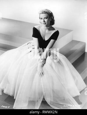 GRACE KELLY Portrait 1954 EDITH HEAD dress publicity for ALFRED HITCHCOCK 's  REAR WINDOW Alfred J. Hitchcock productions / Paramount Pictures Stock Photo